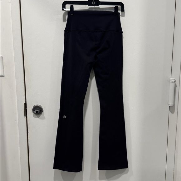 ALO Yoga Airbrush High-Waist Bootcut Legging - Picture 9 of 14